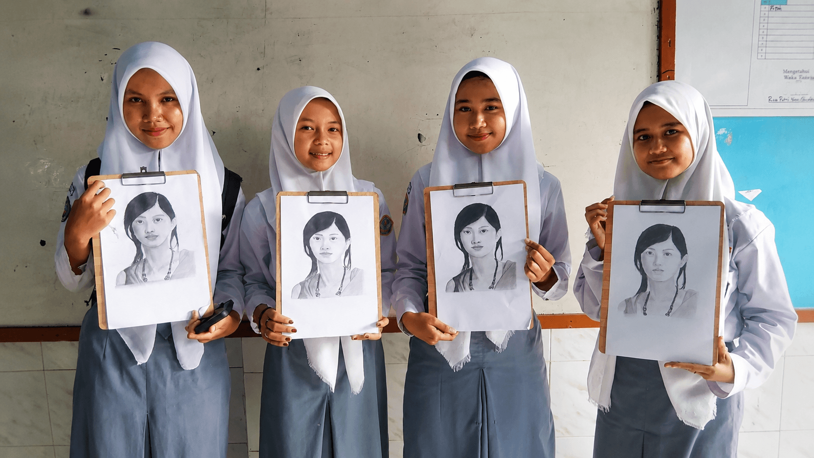 Ekskul Melukis SMA RADEN FATAH CIMANGGU Latih Teknik Sketsa Wajah Realistis